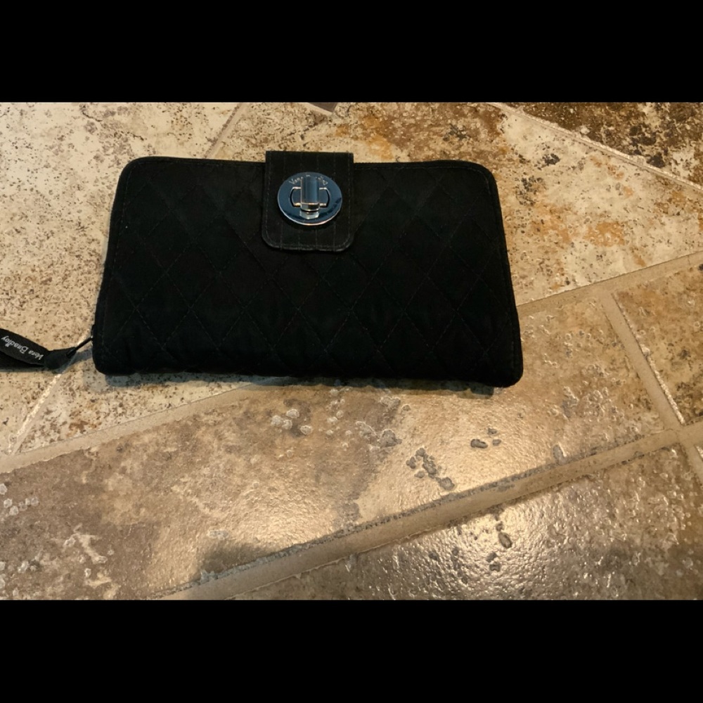GUC Vera Bradley Classic Black Turnlock Wallet